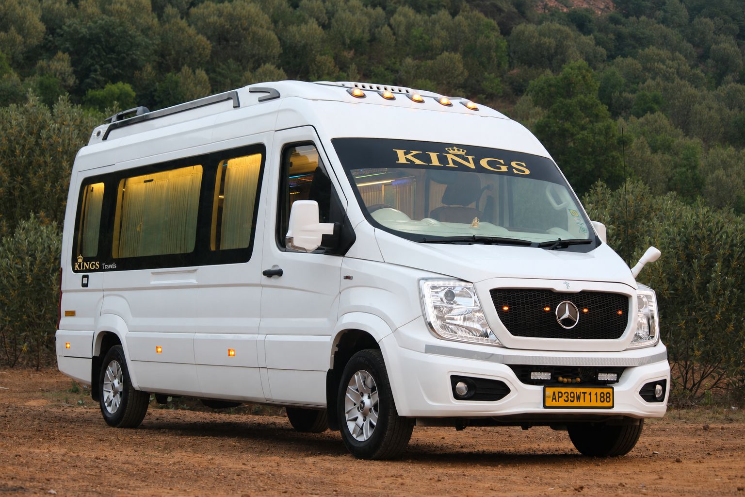 Force Urbania | 16+ Seater